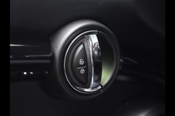 MINI Cabrio 1.5 Cooper Chili Sport (CABRIO,NAVI,CAMERA,STOELVERWARMING,XENON,CLIMATE,CRUISE,BLACK EDTION,SPORTSTOELEN,LM VELGEN)