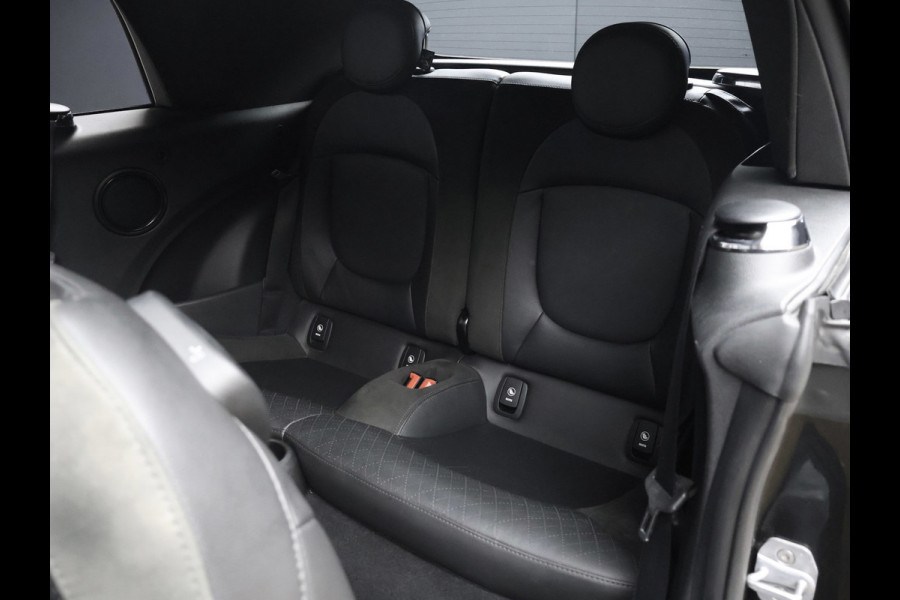 MINI Cabrio 1.5 Cooper Chili Sport (CABRIO,NAVI,CAMERA,STOELVERWARMING,XENON,CLIMATE,CRUISE,BLACK EDTION,SPORTSTOELEN,LM VELGEN)