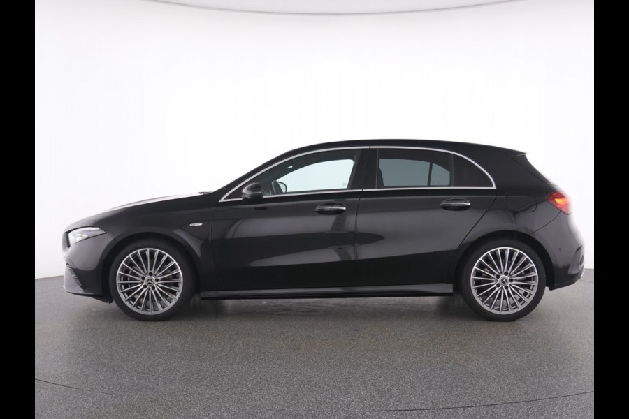Mercedes-Benz A-Klasse 250e AMG ** NIGHT, LEDER, TREKH, PANO, MEMO, 2-Zone CLIMA, 19-inch LMV,  ** 1e EIG - UNFALLFREI ** ** INFORMEER OOK NAAR ONZE AANTREKKELIJKE FINANCIAL-LEASE TARIEVEN **