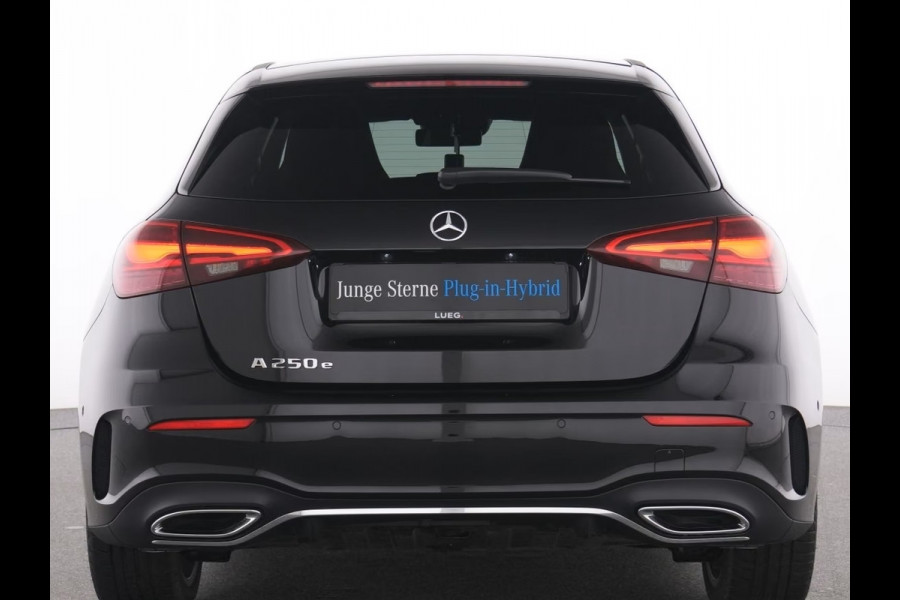 Mercedes-Benz A-Klasse 250e AMG ** NIGHT, LEDER, TREKH, PANO, MEMO, 2-Zone CLIMA, 19-inch LMV,  ** 1e EIG - UNFALLFREI ** ** INFORMEER OOK NAAR ONZE AANTREKKELIJKE FINANCIAL-LEASE TARIEVEN **