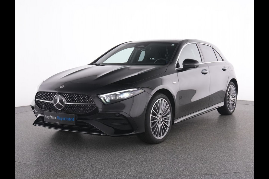 Mercedes-Benz A-Klasse 250e AMG ** NIGHT, LEDER, TREKH, PANO, MEMO, 2-Zone CLIMA, 19-inch LMV,  ** 1e EIG - UNFALLFREI ** ** INFORMEER OOK NAAR ONZE AANTREKKELIJKE FINANCIAL-LEASE TARIEVEN **