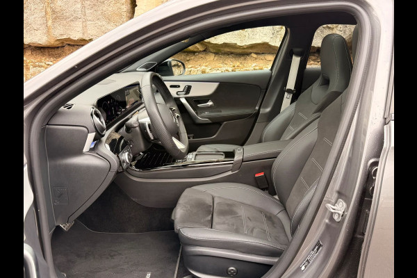 Mercedes-Benz A-Klasse 250e AMG ** NIGHT, MBUX+, PANO, MEMO, DISTR, 2-Zone CLIMA, 19-inch LMV,  ** 1e EIG - UNFALLFREI ** ** INFORMEER OOK NAAR ONZE AANTREKKELIJKE FINANCIAL-LEASE TARIEVEN **