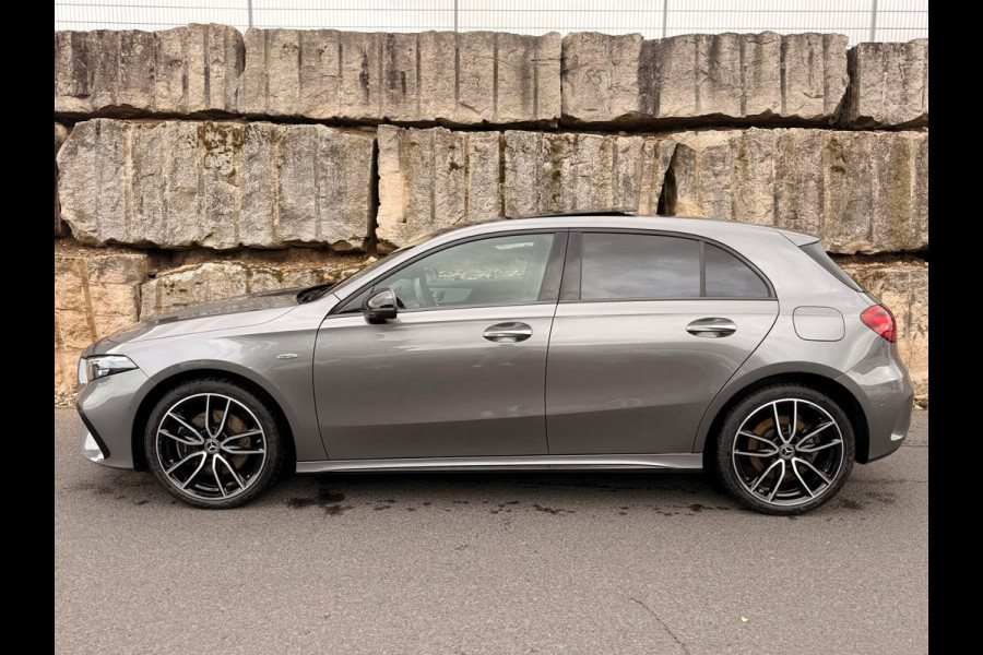 Mercedes-Benz A-Klasse 250e AMG ** NIGHT, MBUX+, PANO, MEMO, DISTR, 2-Zone CLIMA, 19-inch LMV,  ** 1e EIG - UNFALLFREI ** ** INFORMEER OOK NAAR ONZE AANTREKKELIJKE FINANCIAL-LEASE TARIEVEN **