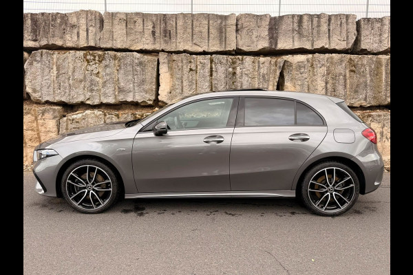 Mercedes-Benz A-Klasse 250e AMG ** NIGHT, MBUX+, PANO, MEMO, DISTR, 2-Zone CLIMA, 19-inch LMV,  ** 1e EIG - UNFALLFREI ** ** INFORMEER OOK NAAR ONZE AANTREKKELIJKE FINANCIAL-LEASE TARIEVEN **