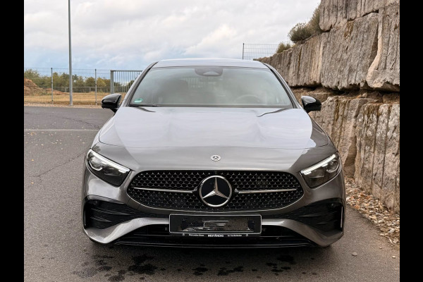 Mercedes-Benz A-Klasse 250e AMG ** NIGHT, MBUX+, PANO, MEMO, DISTR, 2-Zone CLIMA, 19-inch LMV,  ** 1e EIG - UNFALLFREI ** ** INFORMEER OOK NAAR ONZE AANTREKKELIJKE FINANCIAL-LEASE TARIEVEN **
