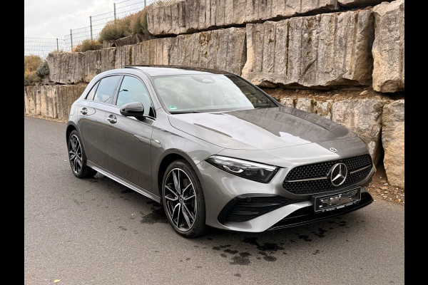 Mercedes-Benz A-Klasse 250e AMG ** NIGHT, MBUX+, PANO, MEMO, DISTR, 2-Zone CLIMA, 19-inch LMV,  ** 1e EIG - UNFALLFREI ** ** INFORMEER OOK NAAR ONZE AANTREKKELIJKE FINANCIAL-LEASE TARIEVEN **