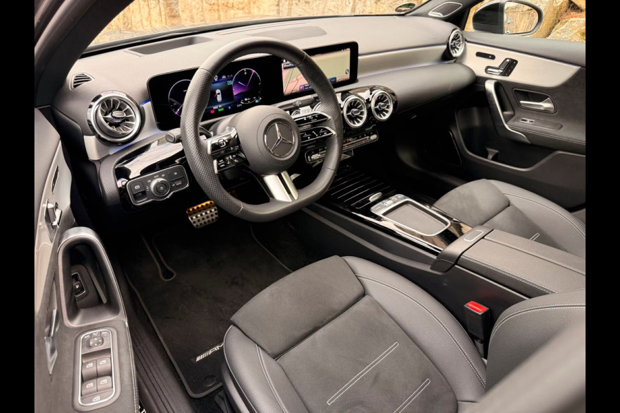 Mercedes-Benz A-Klasse 250e AMG ** NIGHT, MBUX+, PANO, MEMO, DISTR, 2-Zone CLIMA, 19-inch LMV,  ** 1e EIG - UNFALLFREI ** ** INFORMEER OOK NAAR ONZE AANTREKKELIJKE FINANCIAL-LEASE TARIEVEN **