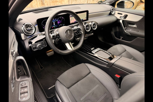Mercedes-Benz A-Klasse 250e AMG ** NIGHT, MBUX+, PANO, MEMO, DISTR, 2-Zone CLIMA, 19-inch LMV,  ** 1e EIG - UNFALLFREI ** ** INFORMEER OOK NAAR ONZE AANTREKKELIJKE FINANCIAL-LEASE TARIEVEN **