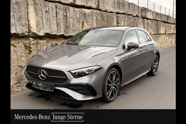 Mercedes-Benz A-Klasse 250e AMG ** NIGHT, MBUX+, PANO, MEMO, DISTR, 2-Zone CLIMA, 19-inch LMV,  ** 1e EIG - UNFALLFREI ** ** INFORMEER OOK NAAR ONZE AANTREKKELIJKE FINANCIAL-LEASE TARIEVEN **