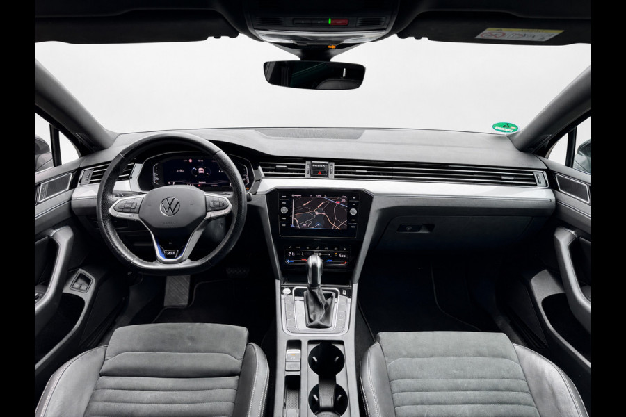 Volkswagen Passat Variant 1.4 TSI PHEV GTE | Camera | Sfeer | Carplay | Halfleder | Massage | Virtual | 1e eig.