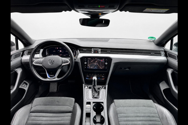 Volkswagen Passat Variant 1.4 TSI PHEV GTE | Camera | Sfeer | Carplay | Halfleder | Massage | Virtual | 1e eig.