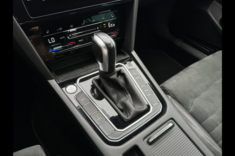 Volkswagen Passat Variant 1.4 TSI PHEV GTE | Camera | Sfeer | Carplay | Halfleder | Massage | Virtual | 1e eig.
