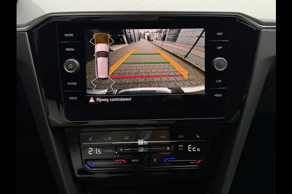 Volkswagen Passat Variant 1.4 TSI PHEV GTE | Camera | Sfeer | Carplay | Halfleder | Massage | Virtual | 1e eig.