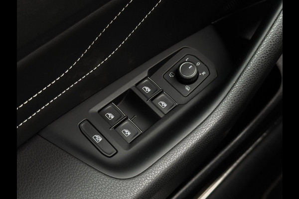 Volkswagen Passat Variant 1.4 TSI PHEV GTE | Camera | Sfeer | Carplay | Halfleder | Massage | Virtual | 1e eig.