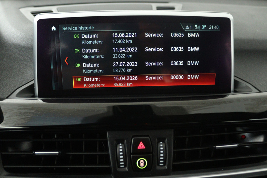 BMW X1 xDrive20i High Executive (PANORAMADAK, HEAD-UP, STOELVERWARMING, TREKHAAK, CAMERA, ELEKTR STOELEN)
