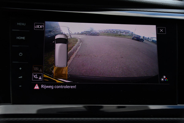 Volkswagen Transporter 2.0 TDI L2H1 30 DC Bulli Black Edition Adaptieve Cruise, Virtual, Camera, Carplay, Stoelverwarming, LED, 2 x Schuifdeur, Automaat, Trekhaak, Sensoren, Uniek!