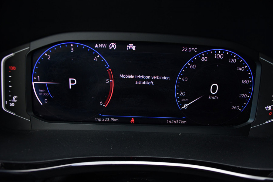 Volkswagen Transporter 2.0 TDI L2H1 30 DC Bulli Black Edition Adaptieve Cruise, Virtual, Camera, Carplay, Stoelverwarming, LED, 2 x Schuifdeur, Automaat, Trekhaak, Sensoren, Uniek!