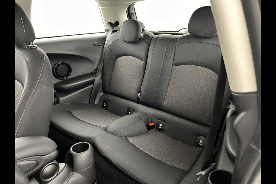 MINI Cooper 3-Drs 1.5 one Essential Facelift Digital Cockpit/Carplay/Navi/Keyless entry/Park.sens