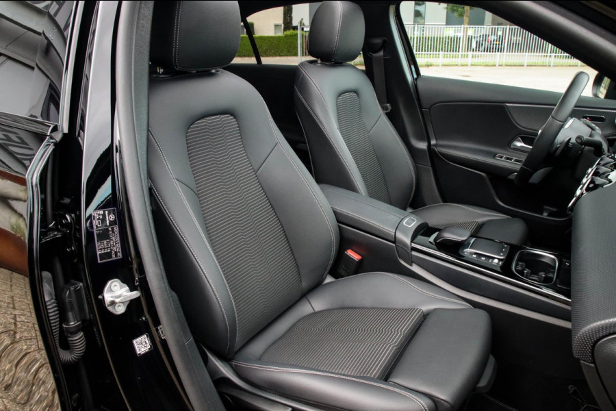 Mercedes-Benz A-Klasse 250 e Limousine Launch Sport Edition 8G Automaat 218pk! 1e|Panoramadak|Widescreen|LED|Leder|Burmester|Sfeer