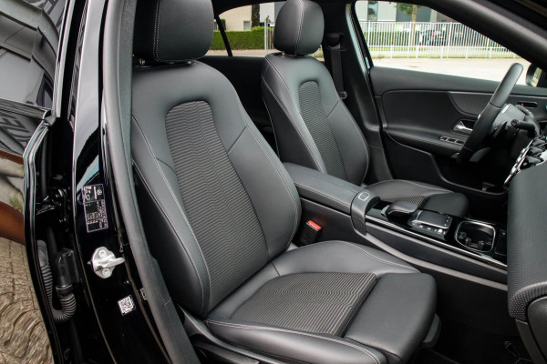 Mercedes-Benz A-Klasse 250 e Limousine Launch Sport Edition 8G Automaat 218pk! 1e|Panoramadak|Widescreen|LED|Leder|Burmester|Sfeer