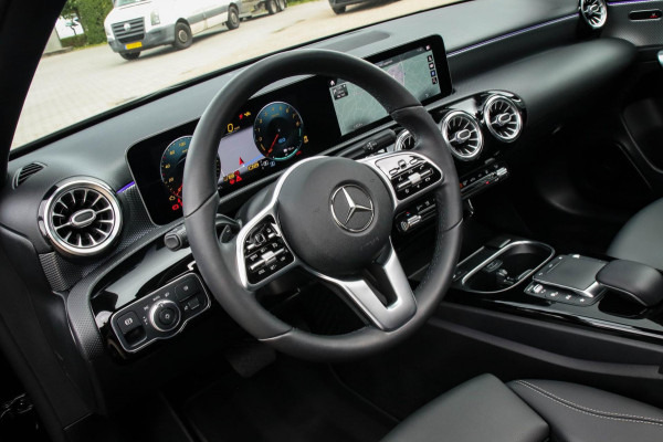 Mercedes-Benz A-Klasse 250 e Limousine Launch Sport Edition 8G Automaat 218pk! 1e|Panoramadak|Widescreen|LED|Leder|Burmester|Sfeer