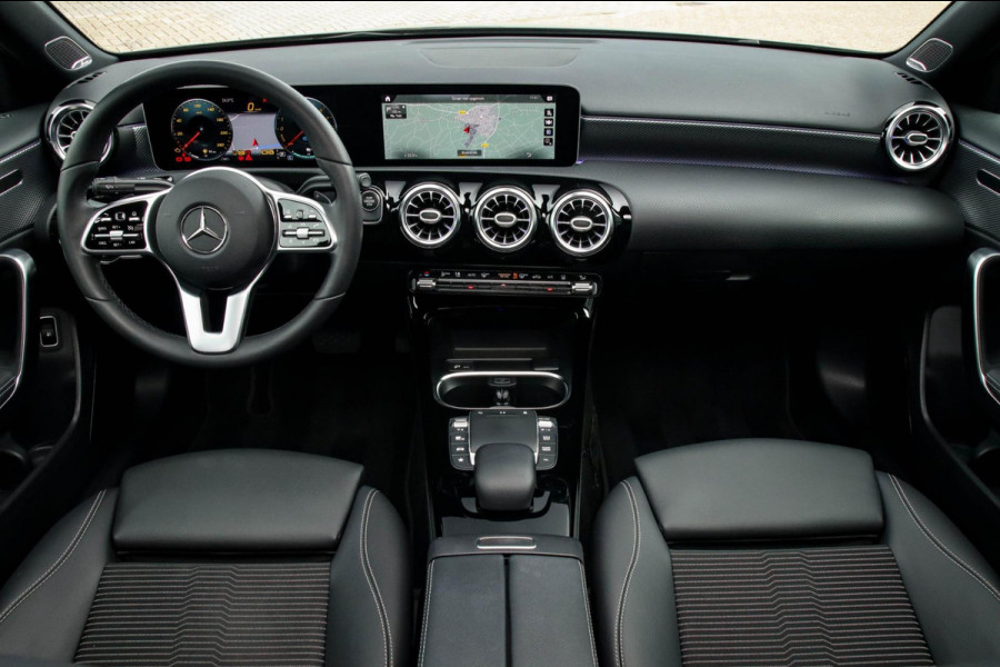 Mercedes-Benz A-Klasse 250 e Limousine Launch Sport Edition 8G Automaat 218pk! 1e|Panoramadak|Widescreen|LED|Leder|Burmester|Sfeer