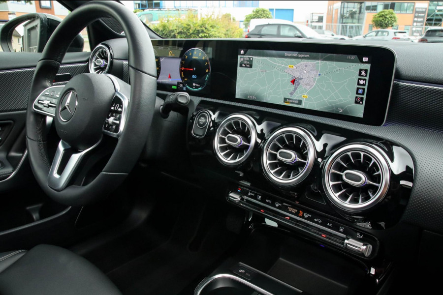 Mercedes-Benz A-Klasse 250 e Limousine Launch Sport Edition 8G Automaat 218pk! 1e|Panoramadak|Widescreen|LED|Leder|Burmester|Sfeer