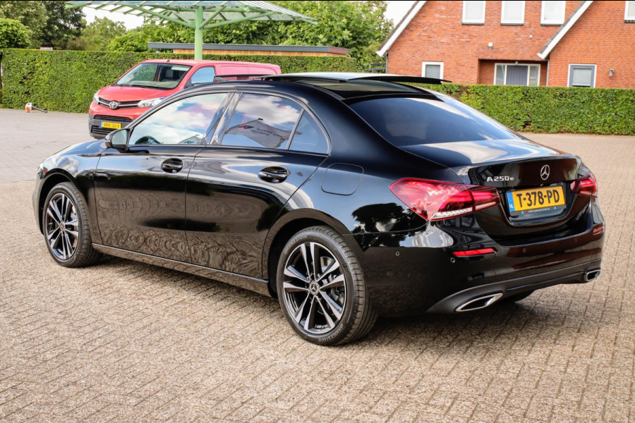 Mercedes-Benz A-Klasse 250 e Limousine Launch Sport Edition 8G Automaat 218pk! 1e|Panoramadak|Widescreen|LED|Leder|Burmester|Sfeer