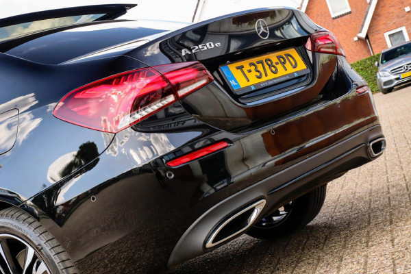 Mercedes-Benz A-Klasse 250 e Limousine Launch Sport Edition 8G Automaat 218pk! 1e|Panoramadak|Widescreen|LED|Leder|Burmester|Sfeer