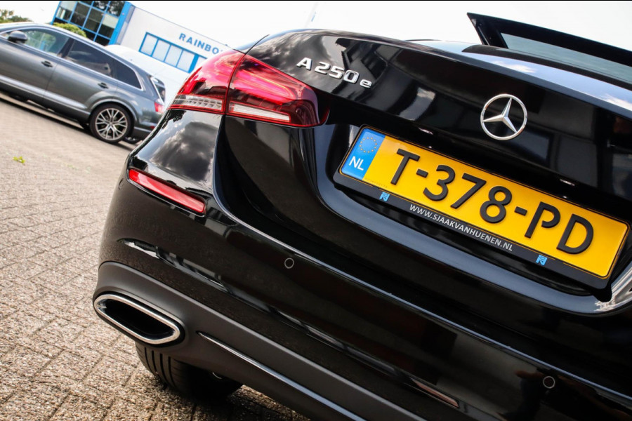 Mercedes-Benz A-Klasse 250 e Limousine Launch Sport Edition 8G Automaat 218pk! 1e|Panoramadak|Widescreen|LED|Leder|Burmester|Sfeer