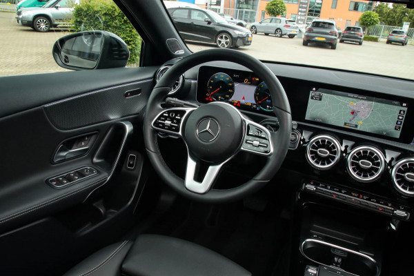 Mercedes-Benz A-Klasse 250 e Limousine Launch Sport Edition 8G Automaat 218pk! 1e|Panoramadak|Widescreen|LED|Leder|Burmester|Sfeer