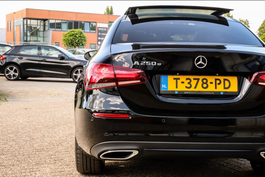 Mercedes-Benz A-Klasse 250 e Limousine Launch Sport Edition 8G Automaat 218pk! 1e|Panoramadak|Widescreen|LED|Leder|Burmester|Sfeer