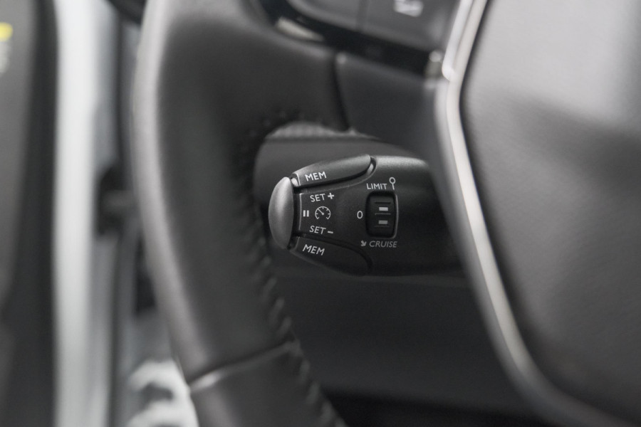 Peugeot 2008 PureTech 100 Allure | Apple Carplay | Parkeersensoren | Climate Control | Cruise Control