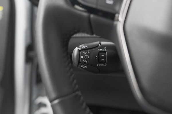 Peugeot 2008 PureTech 100 Allure | Apple Carplay | Parkeersensoren | Climate Control | Cruise Control