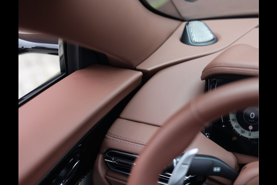 Aston Martin DB12 Volante 4.0 V8
