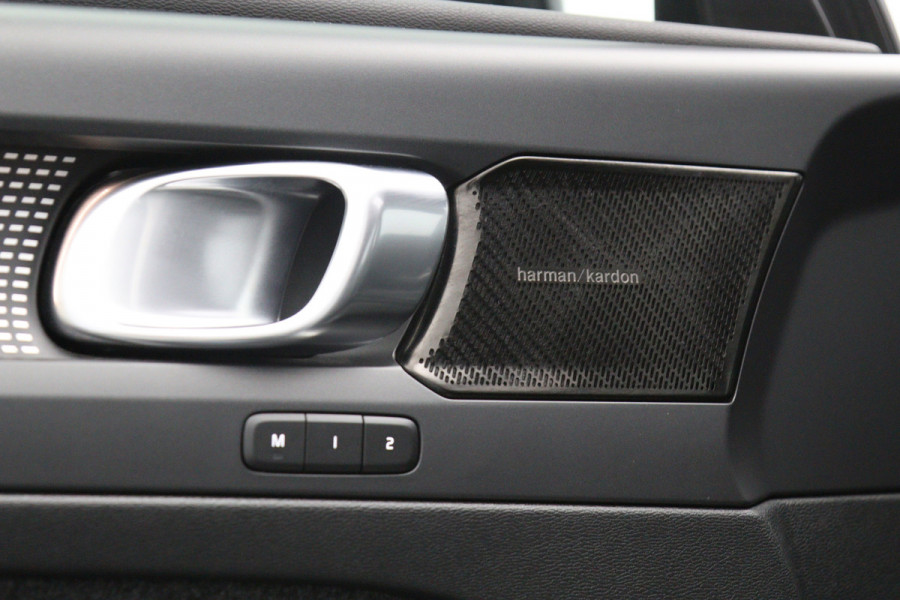 Volvo XC40 211 PK 1.5 T4 Recharge R-Design PHEV, Panoramadak, Harman/Kardon, Memory