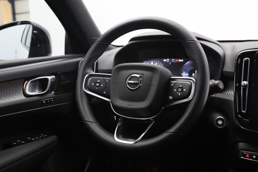 Volvo XC40 211 PK 1.5 T4 Recharge R-Design PHEV, Panoramadak, Harman/Kardon, Memory