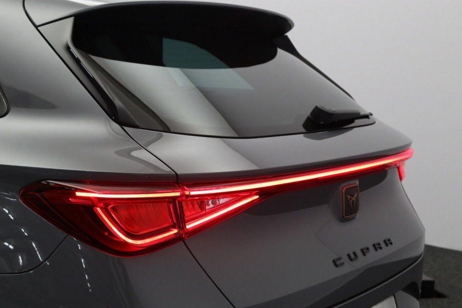 CUPRA Leon Sportstourer 1.4 e-Hybrid 245 PK VZ Copper Edition PHEV, Trekhaak, Adap. Cruise Control, Memory