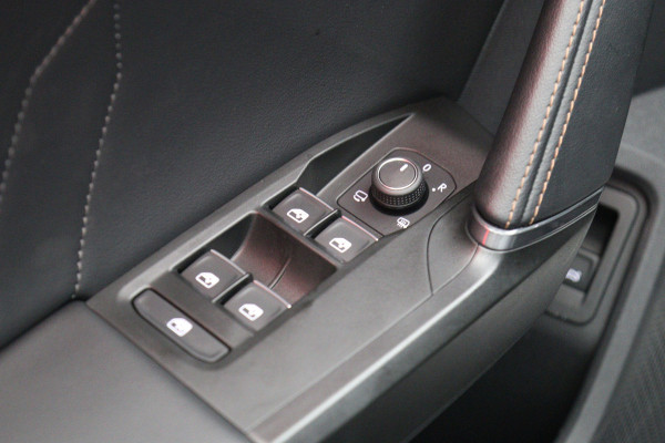 CUPRA Leon Sportstourer 1.4 e-Hybrid 245 PK VZ Copper Edition PHEV, Trekhaak, Adap. Cruise Control, Memory
