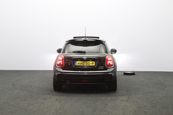 MINI 3-deurs 1.5 Cooper 136 PK Automaat John Cooper Works, Panoramadak, Stoelverwarming, Cruise Control