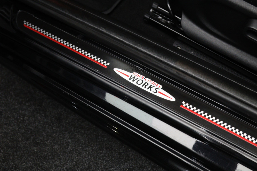 MINI 3-deurs 1.5 Cooper 136 PK Automaat John Cooper Works, Panoramadak, Stoelverwarming, Cruise Control