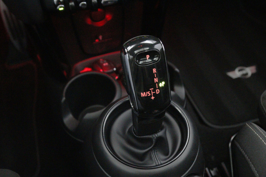 MINI 3-deurs 1.5 Cooper 136 PK Automaat John Cooper Works, Panoramadak, Stoelverwarming, Cruise Control