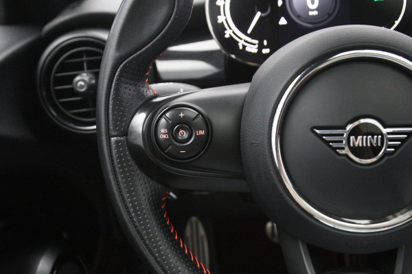 MINI 3-deurs 1.5 Cooper 136 PK Automaat John Cooper Works, Panoramadak, Stoelverwarming, Cruise Control
