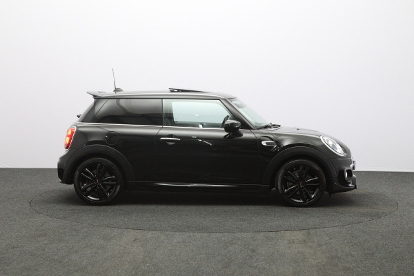 MINI 3-deurs 1.5 Cooper 136 PK Automaat John Cooper Works, Panoramadak, Stoelverwarming, Cruise Control