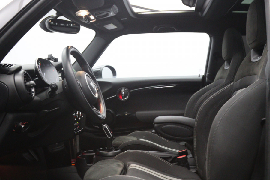 MINI 3-deurs 1.5 Cooper 136 PK Automaat John Cooper Works, Panoramadak, Stoelverwarming, Cruise Control