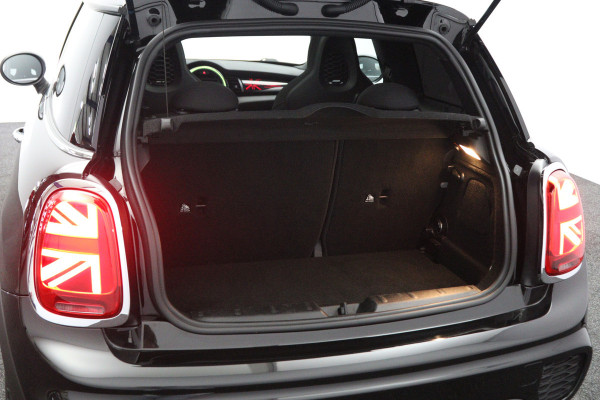 MINI 3-deurs 1.5 Cooper 136 PK Automaat John Cooper Works, Panoramadak, Stoelverwarming, Cruise Control