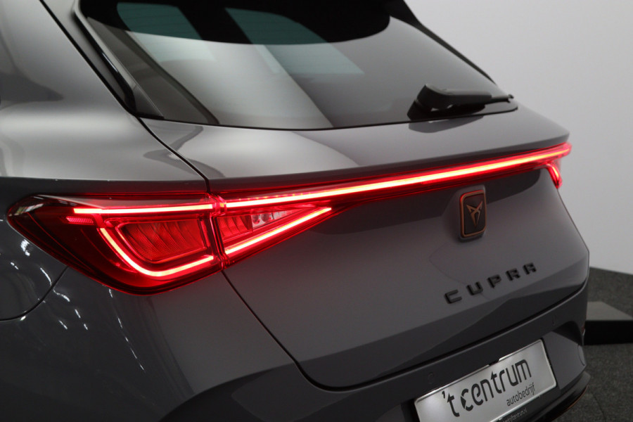 CUPRA Leon Sportstourer 245 PK 1.4 e-Hybrid VZ Copper Edition PHEV, Adap. Cruise Control, Stuur- & Stoelverwarming, BEATS Audio