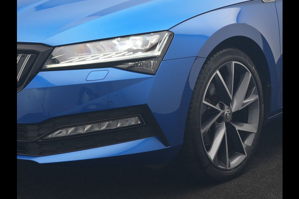 Škoda Superb Combi 1.4 TSI iV Sportline PHEV 218pk Dealer O.H | Panodak | Adaptive Cruise | Camera | Crystal LED | Alcantara Sportstoelen Memory & Verwarmd | Keyless | Apple Carplay | Virtual | Navigatie | DAB | 19"L.M |