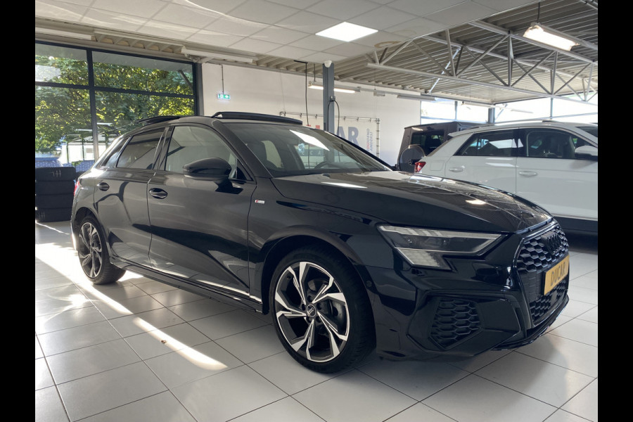 Audi A3 Sportback 35 TFSI S edition Panoramadak / B&O soundsystem /