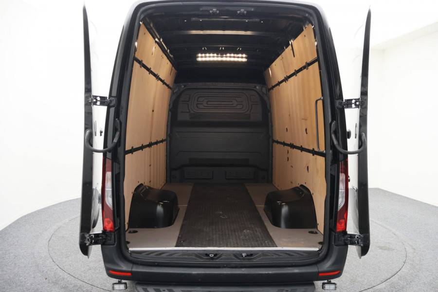 Mercedes-Benz Sprinter 519 CDI Automaat L2H2 Leer, Luchtvering, 360° Camera, ACC, Trekhaak, LED, Dubbel lucht, N1